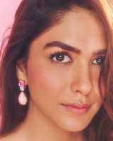 Mrunal Thakur New Pics